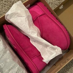 Ugg classic ultra mini big kids size 5 raspberry sorbet